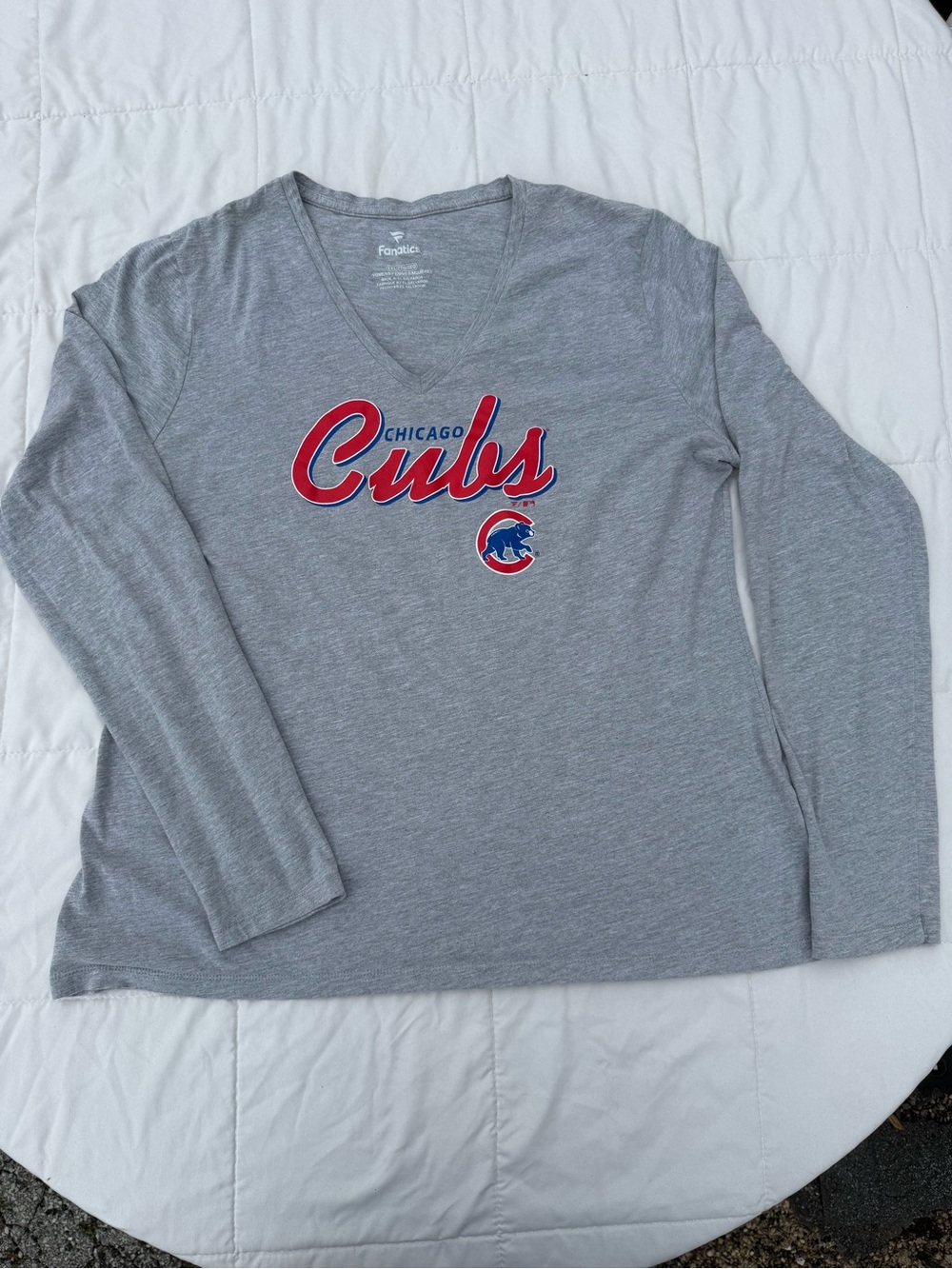 Chicago Cubs Gray Long-Sleeve V-Neck Shirt
